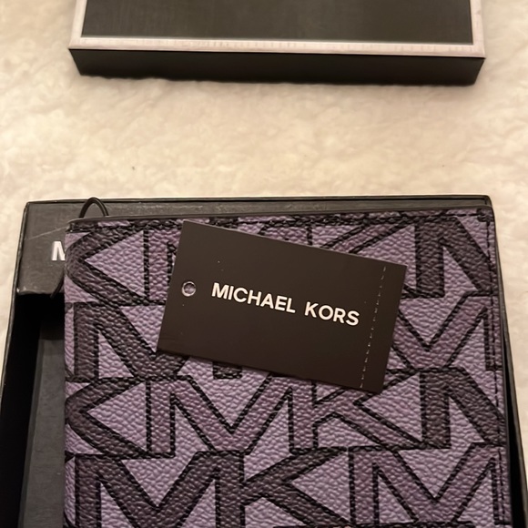 Michael Kors Slim Billfold - Picture 6 of 7